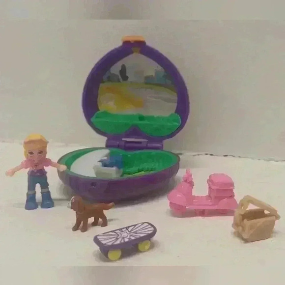 Polly Pocket 2017  Mattel Tiny Pocket Places Picnic Compact **Complete** - Picture 12 of 13
